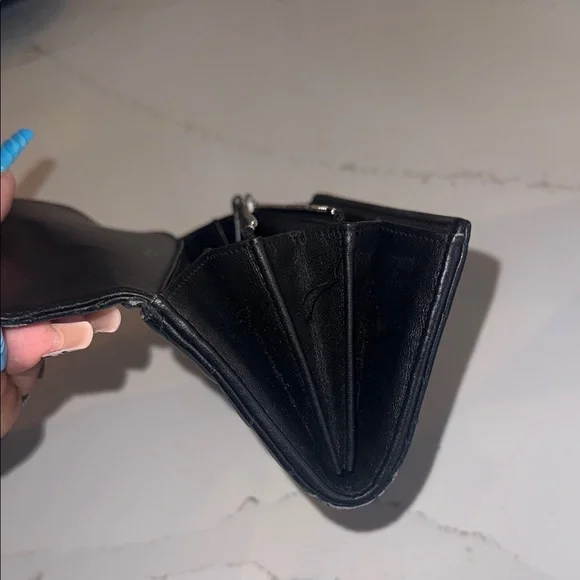 100% Authentic Women’s Yves Saint Laurent Y-quilted Calfskin Leather Wallet . - Picture 10 of 10